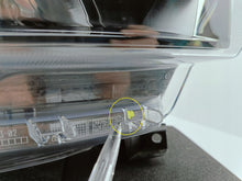 Laden Sie das Bild in den Galerie-Viewer, RENAULT TRAFIC III LIFT 4 21- RECHTER SCHEINWERFER LED PURE VISION 260102899R