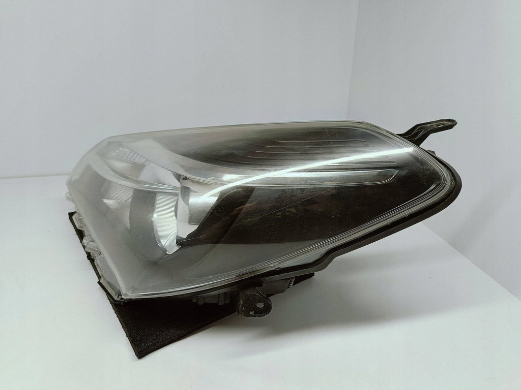 Toyota Yaris III LIFT 14- LAMPA LEWA PRZÓD PRZEDNIA SOCZEWKA KOITO 0D-160