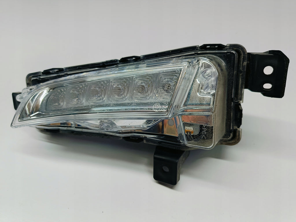 SUZUKI VITARA 15- HALOGEN DRL PRAWY LAMPA PRAWA ŚWIATŁO STANLEY LED W1378