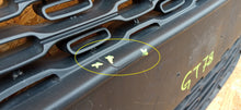 Laden Sie das Bild in den Galerie-Viewer, PEUGEOT 208 I 12- KÜHLERGRILL STOSSSTANGE VORNE 9672794377