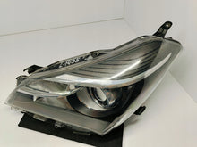 Laden Sie das Bild in den Galerie-Viewer, TOYOTA YARIS III LIFT 14- SCHEINWERFER LINKS VORNE KOITO OD-160