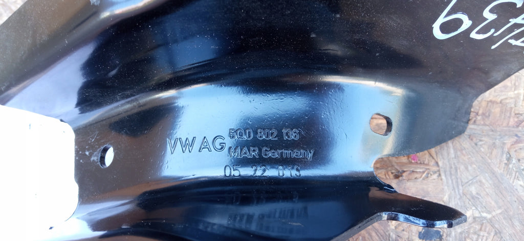 VOLKSWAGEN SEAT AUDI SKODA - ŁĄCZNIK PODŁOGI WSPORNIK PRAWY 5Q080213