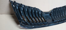 Laden Sie das Bild in den Galerie-Viewer, SKODA OCTAVIA III LIFT 16- KÜHLERGRILL STOßSTANGENGITTER VORNE 5E0853653C