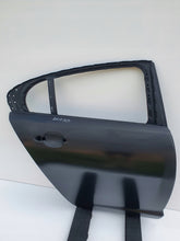Load image into Gallery viewer, JAGUAR XFX 250 09-15 DRZWI PRAWY TYŁ PRAWE TYLNE 8X23-F24720