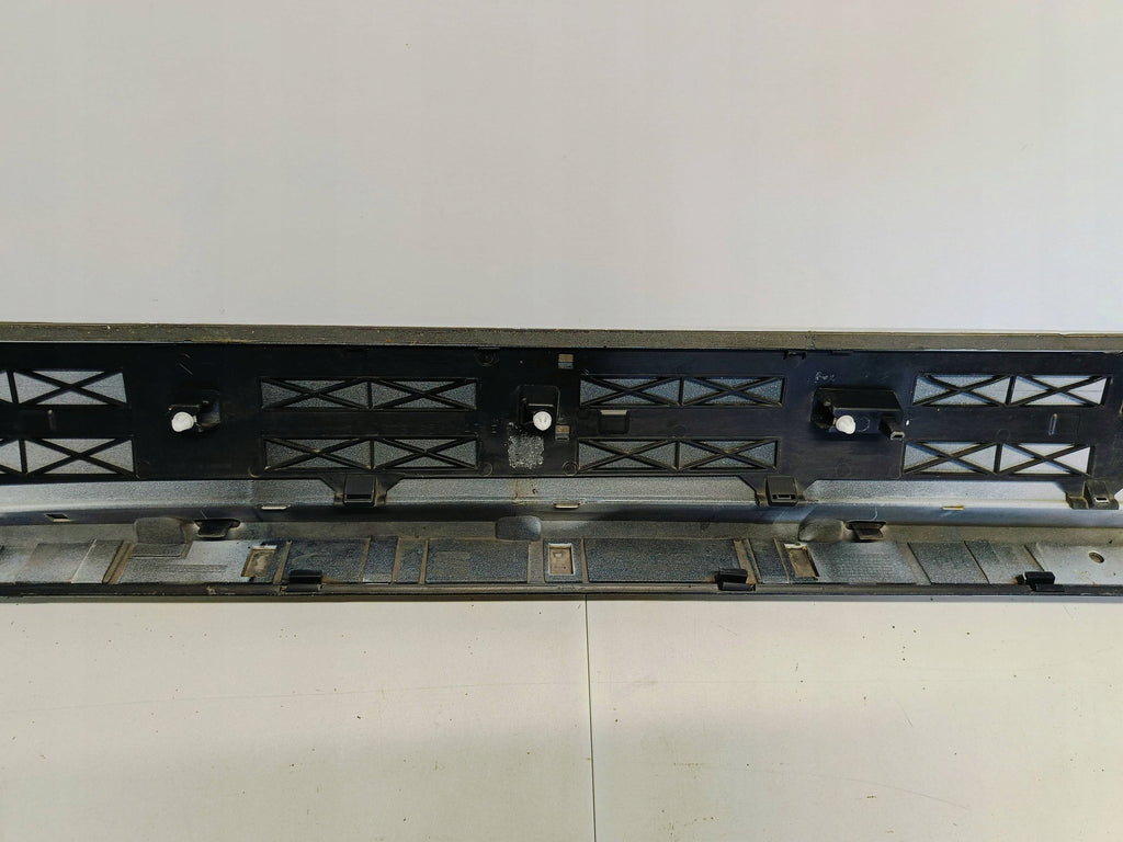 Seat Ateca 16- LISTWA DRZWI PRAWY PRZÓD PRAWA PRZEDNIA 575854940E