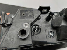 Load image into Gallery viewer, PEUGEOT 508 II 18- LAMPA KLAPY BAGAŻNIKA PRAWY TYŁ LED 9813508180