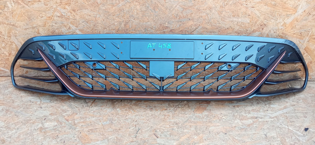 SEAT CUPRA BORN 21- ATRAPA GRILL KRATKA ŚRODKOWA ZDERZAKA PRZÓD 10E805903C