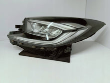 Laden Sie das Bild in den Galerie-Viewer, Toyota Aygo X 22- LAMPA LEWA PRZÓD PRZEDNIA FULL LED EU KOITO 0H-33