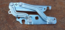 Load image into Gallery viewer, FORD FIESTA MK7 08- ZAWIAS MASKI POKRYWY SILNIKA PRAWY NOWY 8A61-16800-AD