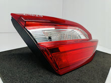 Laden Sie das Bild in den Galerie-Viewer, FORD FIESTA MK8 VII 17- HECKKLAPPENLEUCHTE LINKS HINTEN LED H1BB-13A603-B