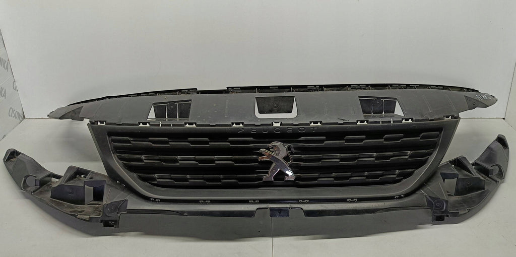Peugeot Partner IV 4 18- ATRAPA GRILL ZDERZAKA PRZEDNIEGO 9818281980