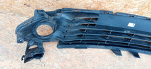 Załaduj zdjęcie do przeglądarki galerii, RENAULT CLIO IV 4 12- ATRAPA KRATKA ŚRODKOWA GRILL 622542958R