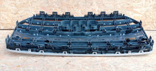 Load image into Gallery viewer, AUDI A6 C7 LIFT 14- ATRAPA KRATKA ŚRODKOWA GRILL ZDERZAKA PRZÓD 4G0853653T