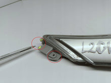 Laden Sie das Bild in den Galerie-Viewer, HYUNDAI IONIQ 5 V 21- RÜCKLEUCHTENLEISTE BLENDE TAGFAHRLICHT RECHTS VORNE 92109-GI