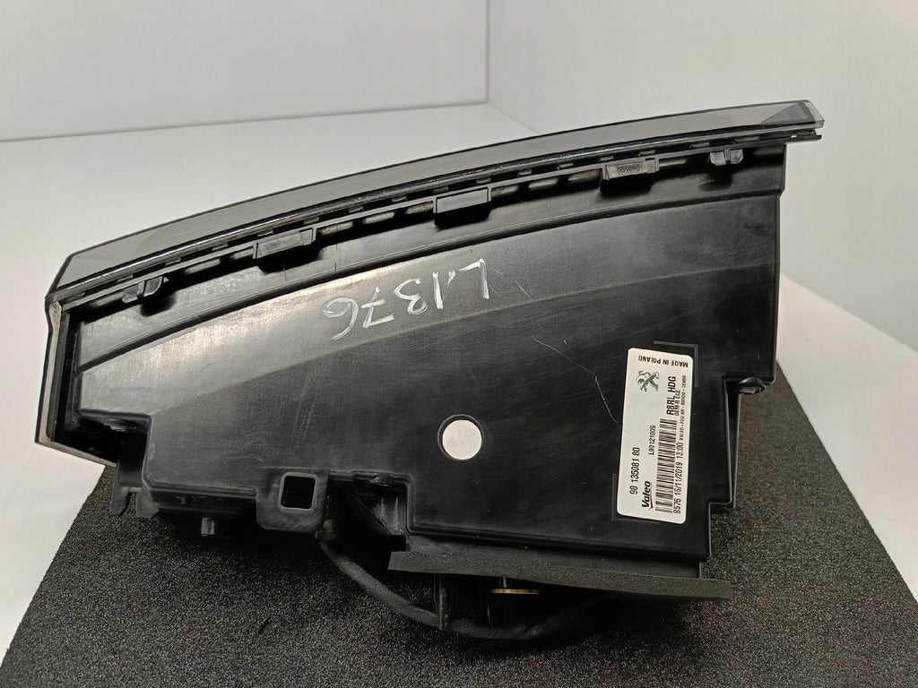 PEUGEOT 508 II 18- LAMPA KLAPY BAGAŻNIKA PRAWY TYŁ LED 9813508180
