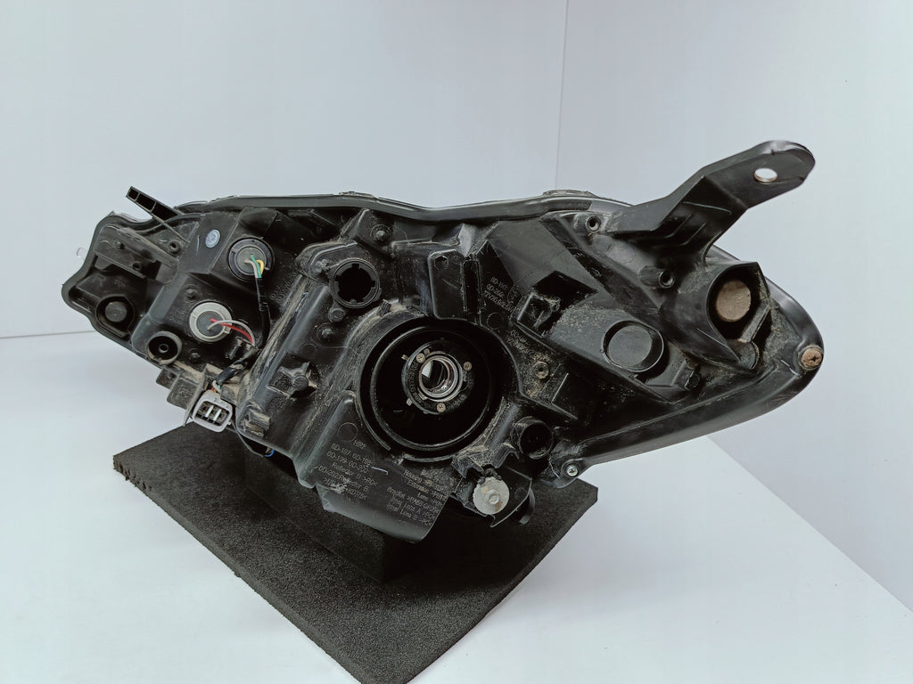 TOYOTA YARIS III LIFT 17- LAMPA PRAWA PRZÓD PRZEDNIA KOITO OD-197