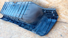 Laden Sie das Bild in den Galerie-Viewer, TOYOTA HILUX VIII 15- HECKBUMPER HINTEN TRITTSTUFE MITTE PC176-0K00S