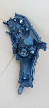 Załaduj zdjęcie do przeglądarki galerii, TOYOTA YARIS IV 4 19- LAMPA REFLEKTOR LEWY PRZÓD SOCZEWKA KOITO K0-6 EU