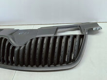Laden Sie das Bild in den Galerie-Viewer, Skoda Fabia II Mk2 5J 07- GRILL ATRAPA ZDERZAKA PRZEDNIEGO 5J0853668