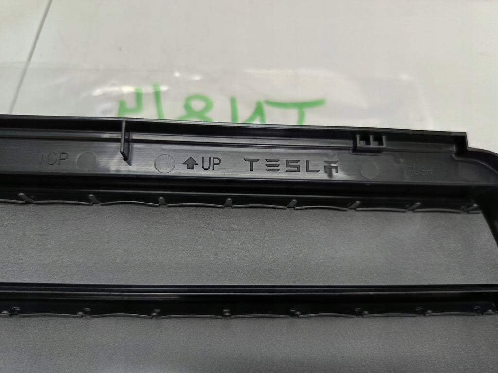 TESLA MODEL 3 III 17- KANAŁ POWIETRZA KRATKA WENTYLACYJNA NOWA 1098751-00-C