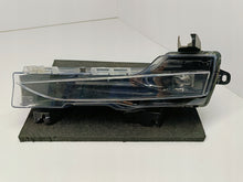 Laden Sie das Bild in den Galerie-Viewer, TESLA MODEL 3 M3 17- HALOGEN DRL LINKS NEBELSCHEINWERFER LED 1077395-00-D