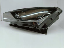 Laden Sie das Bild in den Galerie-Viewer, Skoda Enyaq iV 20- SCHEINWERFER LINKS VORNE VOLL-LED CRYSTAL 5LB941015A