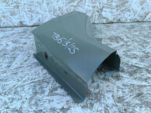 Laden Sie das Bild in den Galerie-Viewer, TESLA MODEL 3 III 17- SCHWELLE C-SÄULE ABSCHLUSS KNEE RECHTS HINTEN 1073736-SC-R