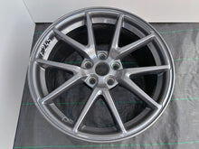 Laden Sie das Bild in den Galerie-Viewer, ALUFELGE TESLA MODEL 3 LIFT 18"x8.5" 5x114,3 ET40 1044261-00-A