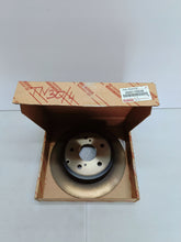 Laden Sie das Bild in den Galerie-Viewer, TOYOTA AVENSIS T25 LIMOUSINE KOMBI - HINTERE BREMSSCHEIBE ORIGINAL 42431-YZZAB