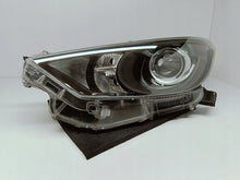 Laden Sie das Bild in den Galerie-Viewer, TOYOTA YARIS IV 4 19- SCHEINWERFER LINKS VORNE LINSE KOITO K0-6 EU