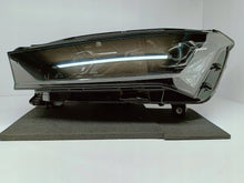 Laden Sie das Bild in den Galerie-Viewer, Skoda Enyaq iV 20- SCHEINWERFER LINKS VORNE VOLL LED CRYSTAL 5LB941015A