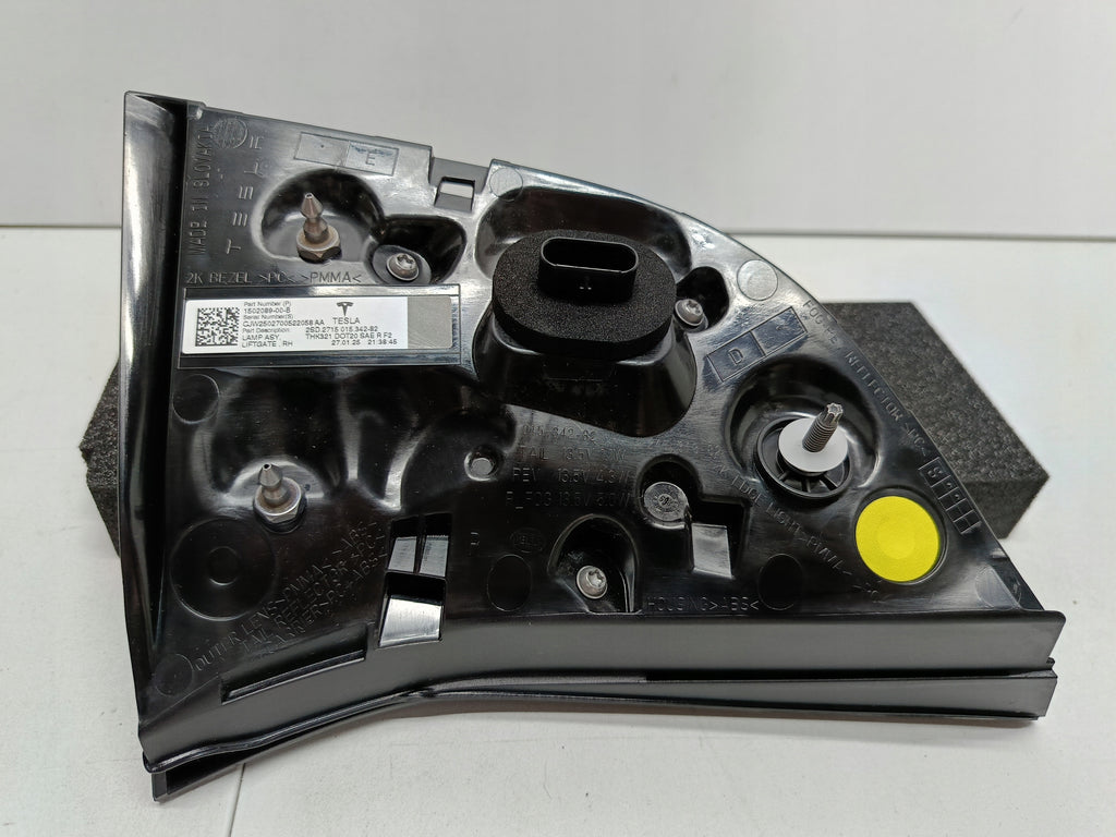 TESLA 3 LIFT Y 20- LAMPA KLAPY BAGAŻNIKA PRAWY TYŁ LED NOWA OE 1502089-00-B