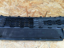 Load image into Gallery viewer, PEUGEOT 107 LIFT 12- ATRAPA KRATKA GRILL ZDERZAKA PRZÓD 53111-0H050