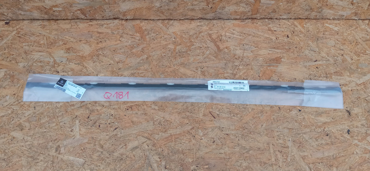 Mercedes W204 Trim Strip Lower Front Right Door — photo 1 of 5