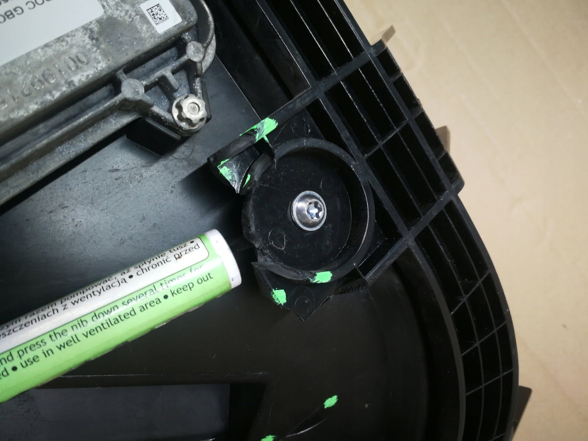 Tesla Model X 15- Front Right Light Front Full LED Moduł 0019742513 — photo 15 of 16