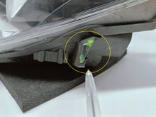 Laden Sie das Bild in den Galerie-Viewer, Toyota Yaris III FACELIFT 17- SCHEINWERFER LINKS LINSE + LED EU 0D-197