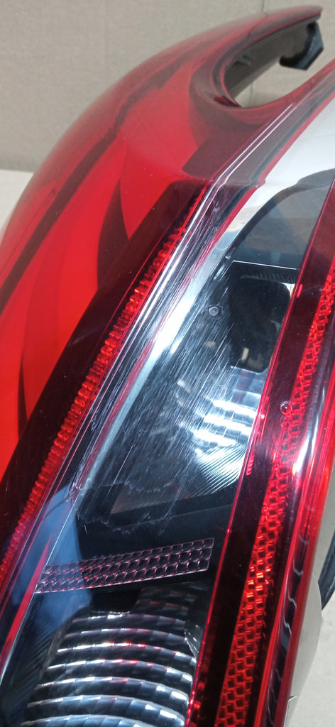 PEUGEOT 208 LIFT LAMPA TYLNA PRAWA 15-19 9825601180-0