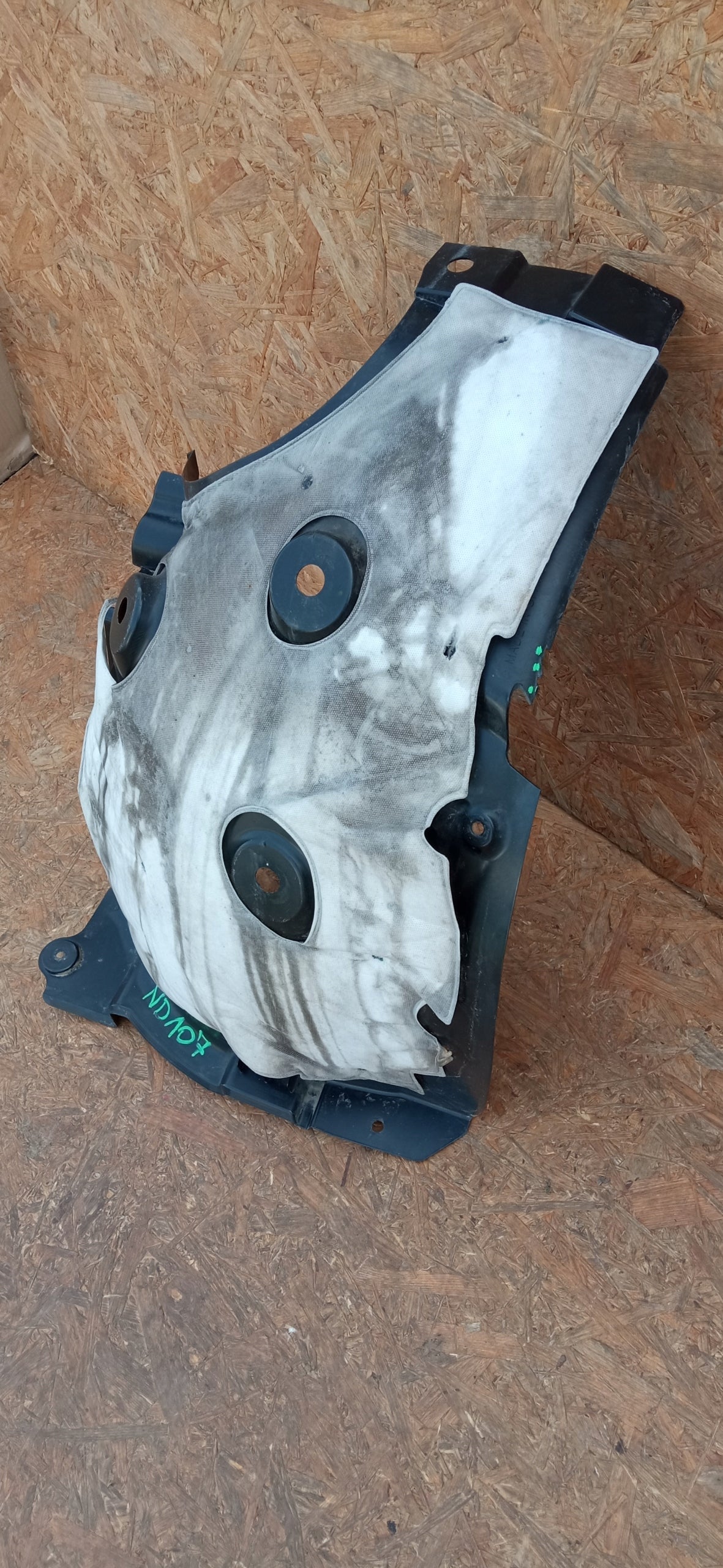 Renault Captur II 19- Front Right Wheel Arch Liner Part Rear 638422008R — photo 3 of 9
