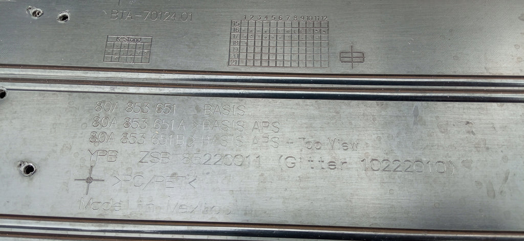 AUDI Q5 II 16- ATRAPA KRATKA ŚRODKOWA GRILL ZDERZAKA PRZÓD 2XPDC 80A853651
