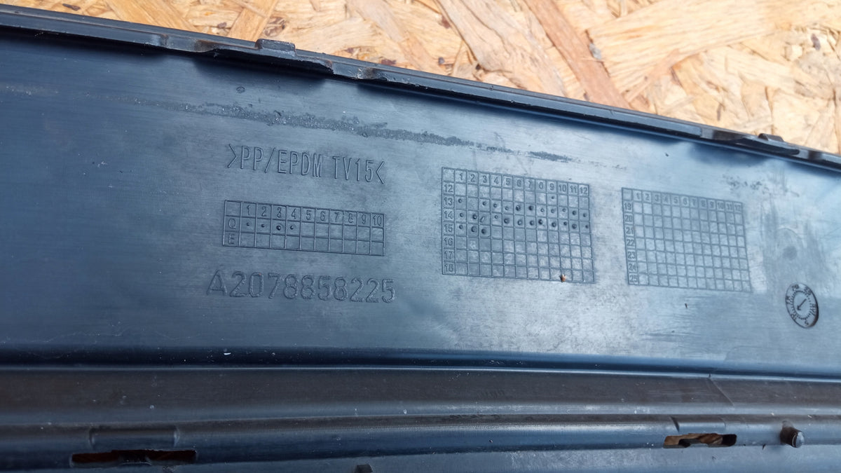 Mercedes E W207 AMG 13- Diffusor Zwischenstück Spoiler Hinten Stossstange A2078858225 — Foto 7 von 7