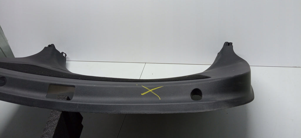 TESLA MODEL Y 20- TAPICERKA KLAPY BAGAŻNIKA TYŁ GŁOŚNIKI 1622264-00-B