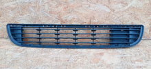 Load image into Gallery viewer, BERLINGO PARTNER II 08- ATRAPA KRATKA DOLNA GRILL ZDERZAKA PRZÓD 9681519877