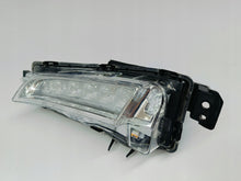 Load image into Gallery viewer, SUZUKI VITARA 15- HALOGEN DRL PRAWY LAMPA PRAWA ŚWIATŁO STANLEY LED W1378