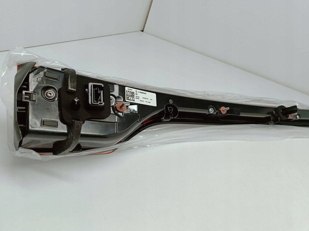 Heckleuchte in der Heckklappe Mercedes-Benz EQC A2939061801