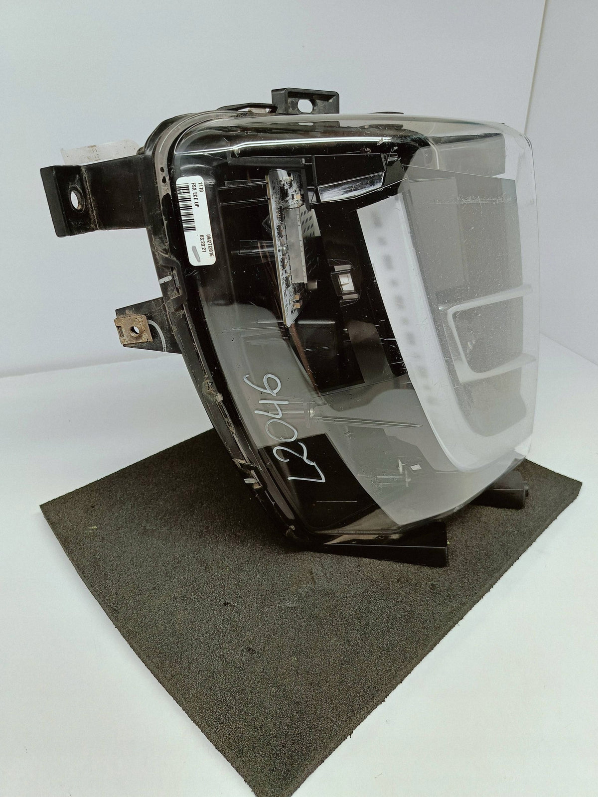Tesla Model X 15- Nebelscheinwerfer DRL Vorne Rechts 1034331-00-A — Foto 4 von 15