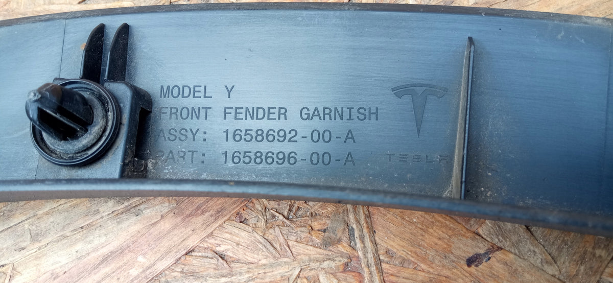 Tesla Model Y 20- Abdeckung Leiste Vorne Rechts Kotflügel 1658696-00-A — Foto 15 von 15