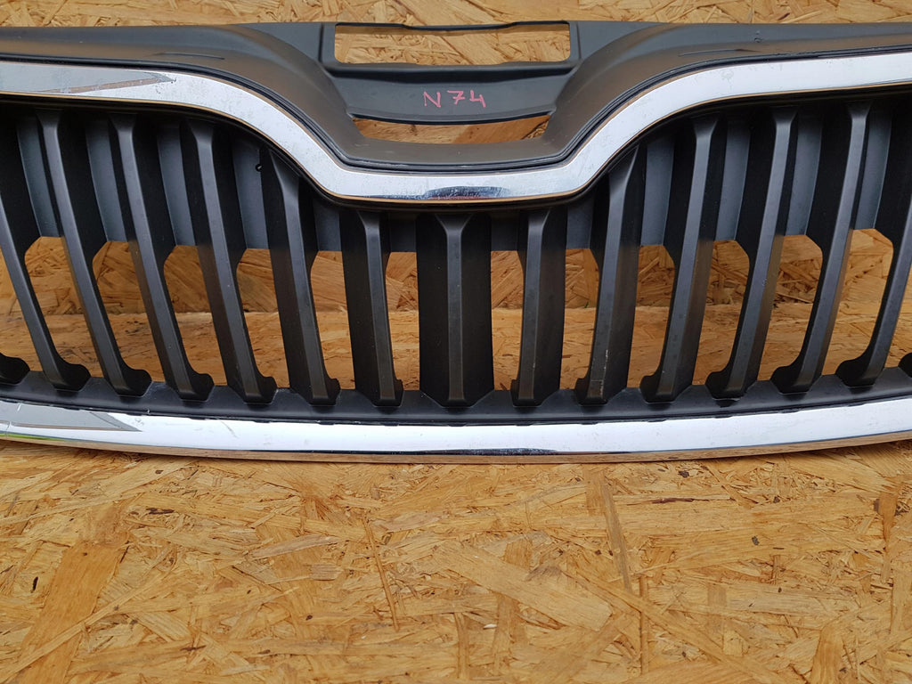 SKODA RAPID 12- ATRAPA GRILL KRATKA ZDERZAKA PRZEDNIEGO CHROM 5JA853668