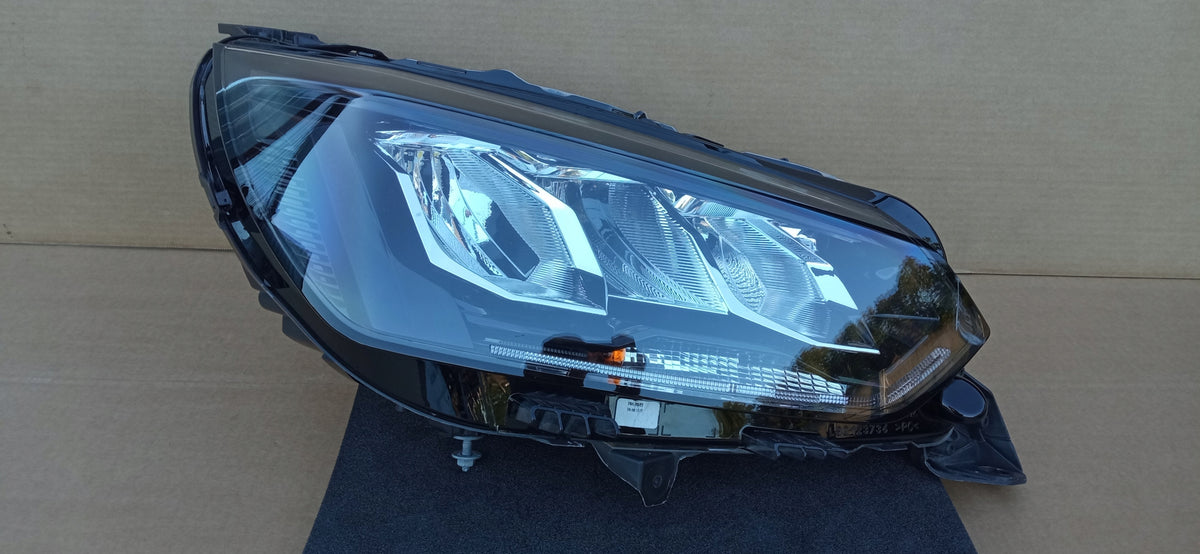 Peugeot 208 II 2008 II 19- Front Right Light LED Technology 9833036180 — photo 1 of 13