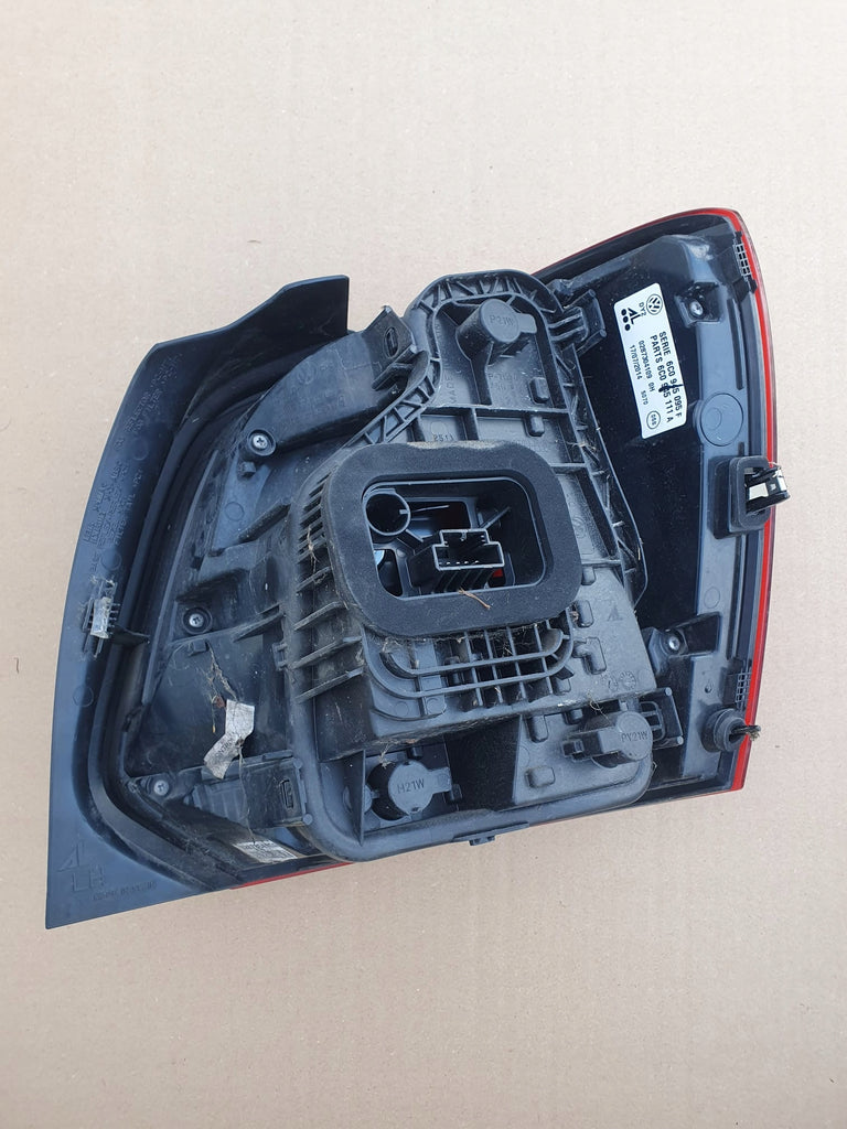 VW POLO 6C0 LAMPA LEWA TYŁ TYLNA EU