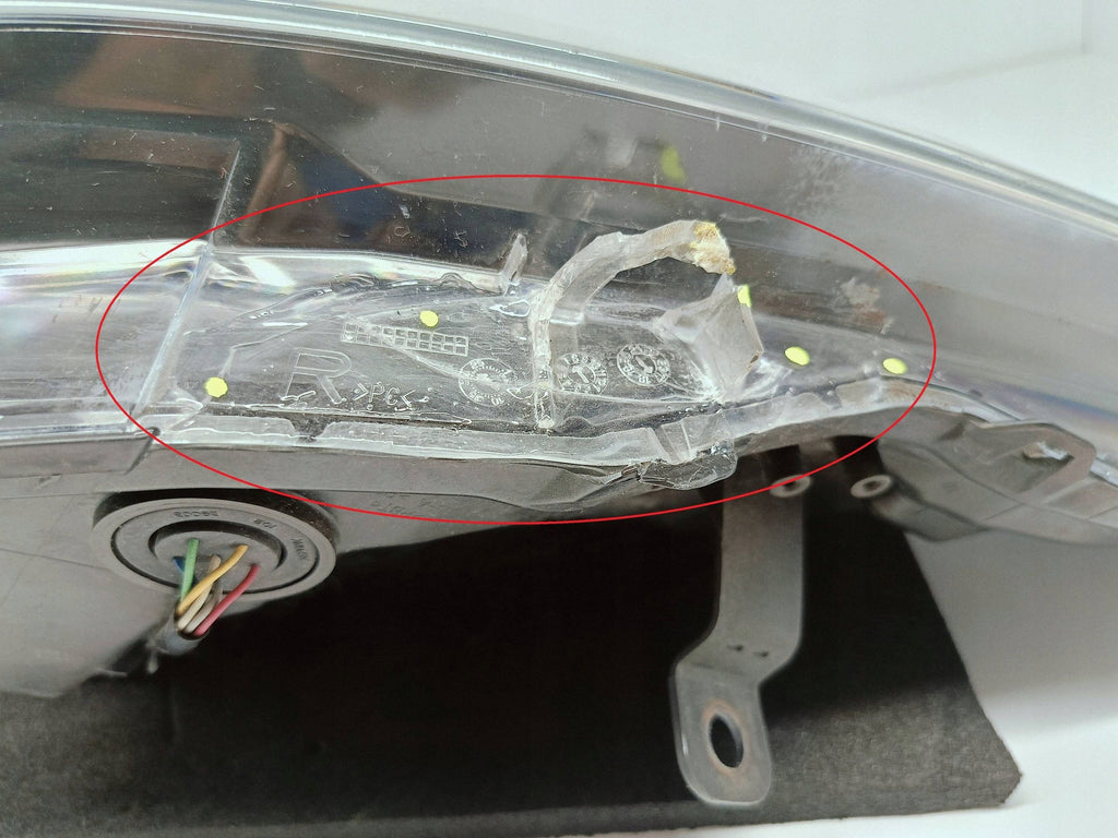Toyota Aygo II B4 LIFT 18- LAMPA PRAWA PRZÓD SOCZEWKA+LED EU KOITO 0H-27